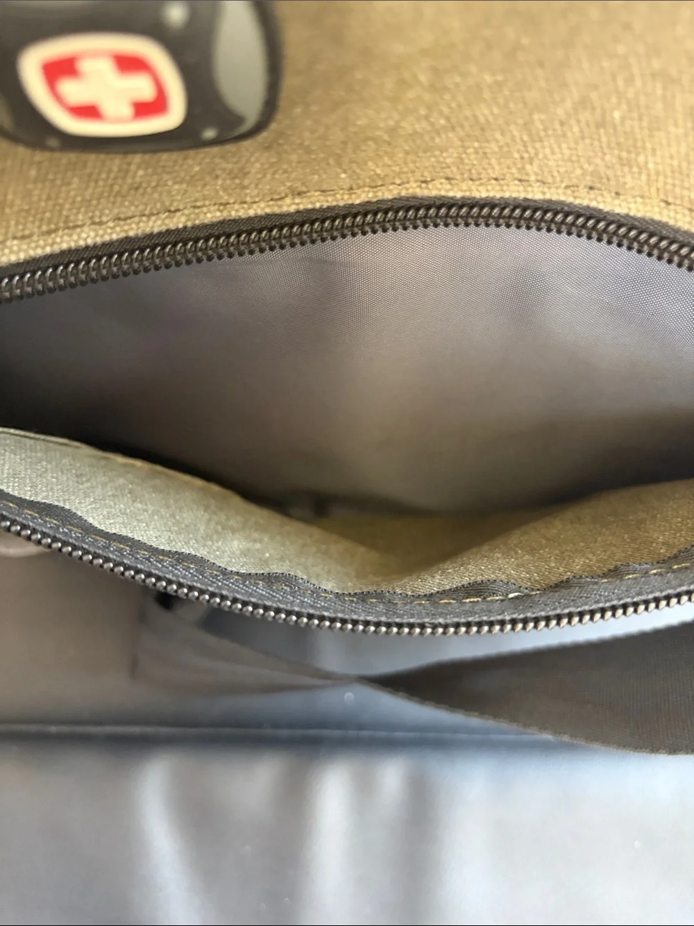 SwissGear Khaki Black Crossbody Messenger Travel Ba